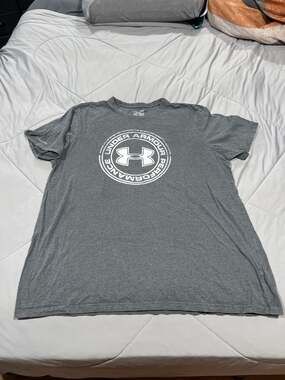 Under Armour Men's HeatGear Loose Charged Cotton Performance Circle Logo T-Shirt